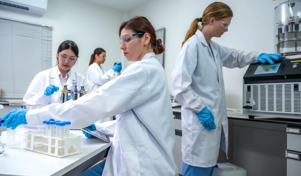 New models of health-defence collaboration: a shared plan to achieve the 100 Days Mission