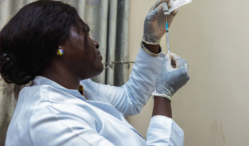 First participant vaccinated in a Phase 1 clinical study of the Oxford Lassa vaccine. Credit: Kintampo Health Research Centre