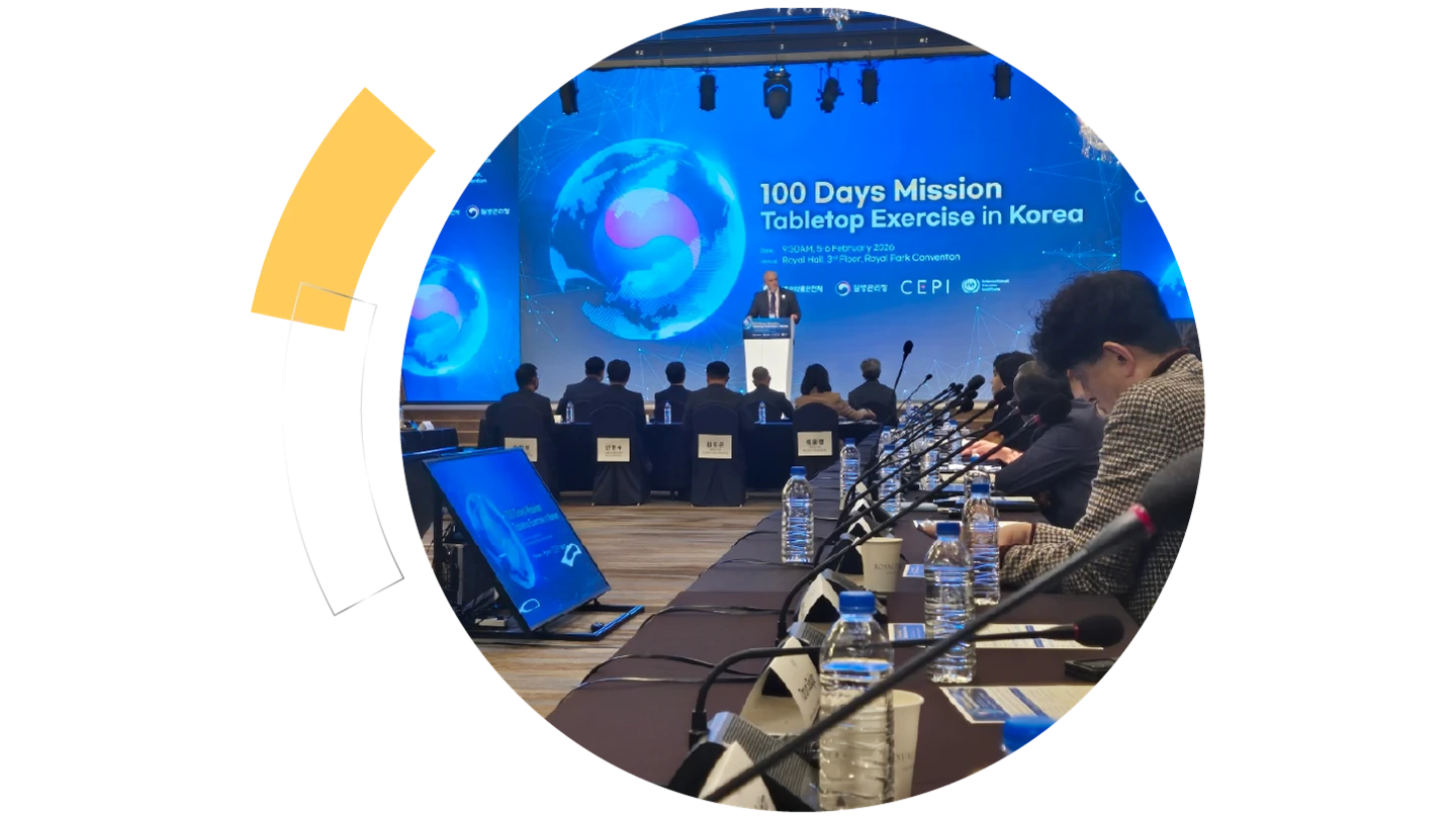 circle shape with photo in showing speaker on stage