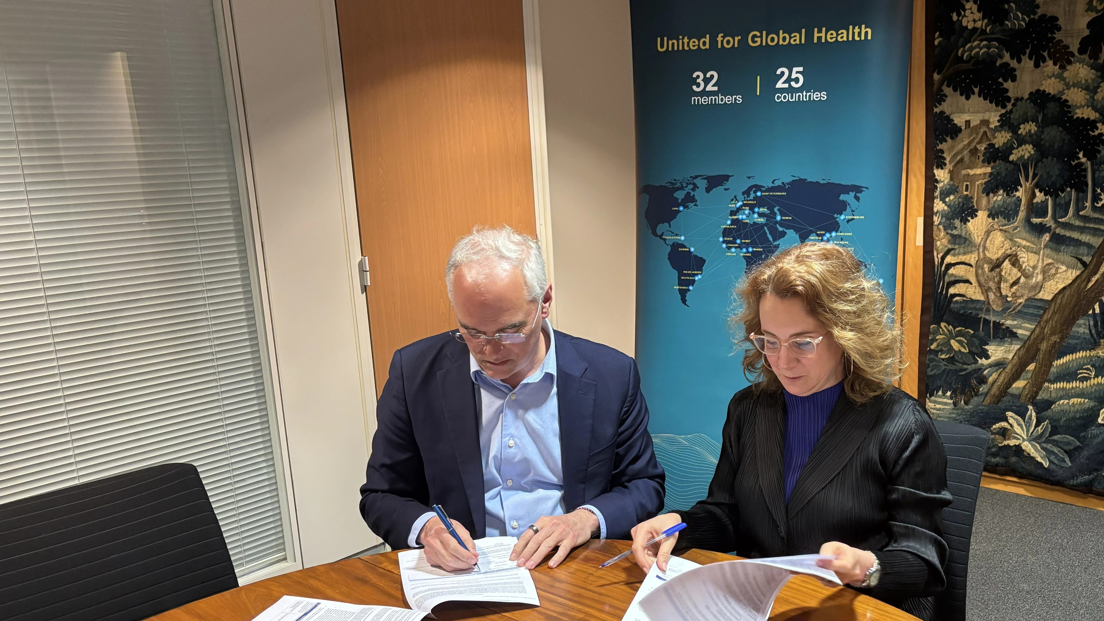 Pasteur Network and CEPI signing the MoU